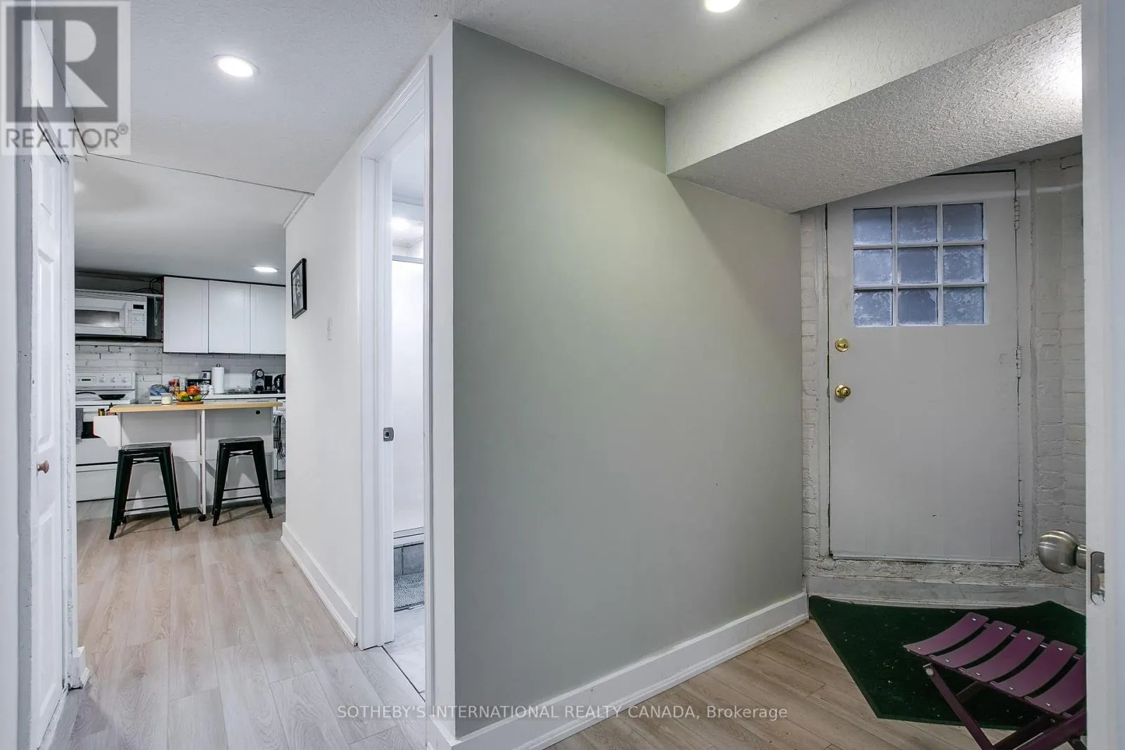 36 ABERDEEN AVENUE