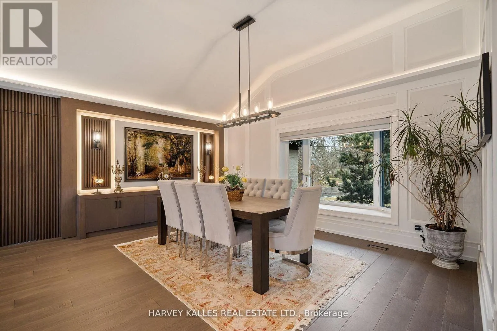 140 SANDRINGHAM DRIVE