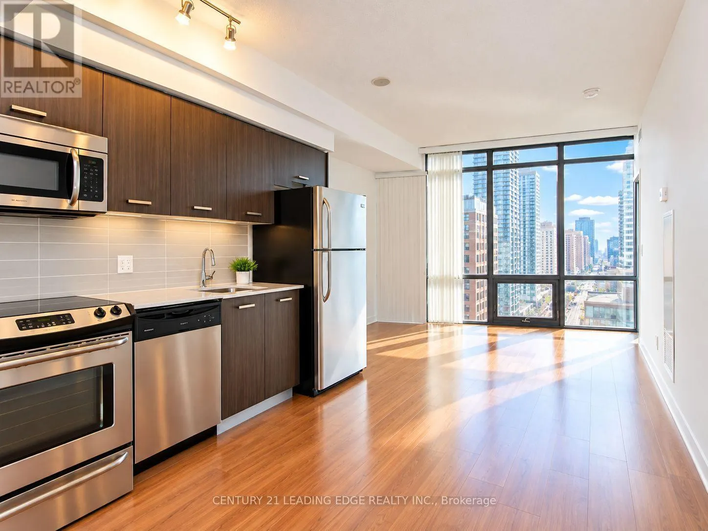 1009 - 832 BAY STREET