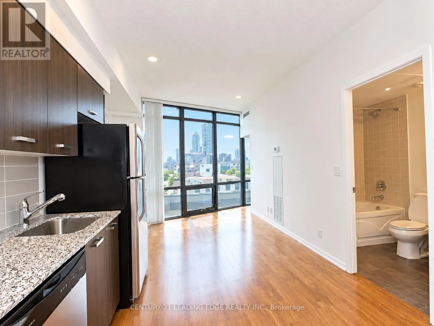 1009 - 832 BAY STREET