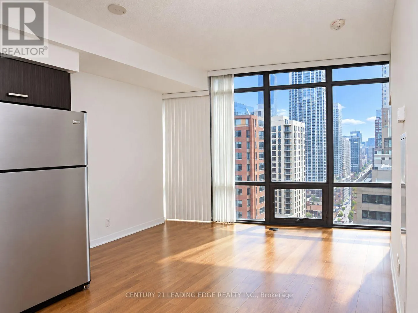 1009 - 832 BAY STREET