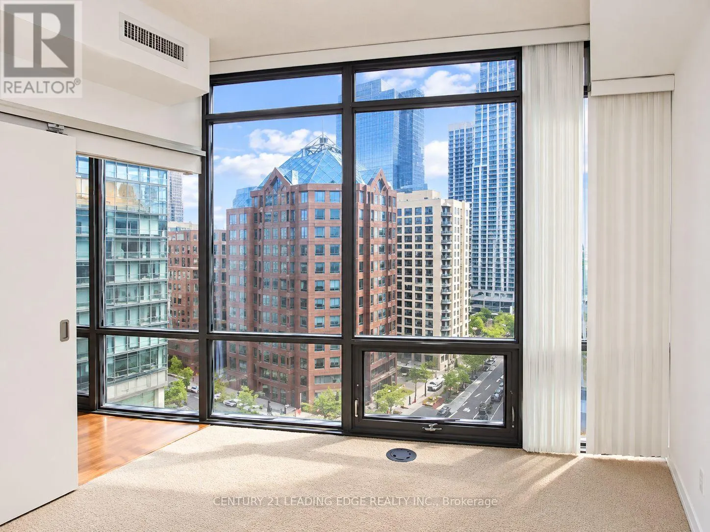 1009 - 832 BAY STREET