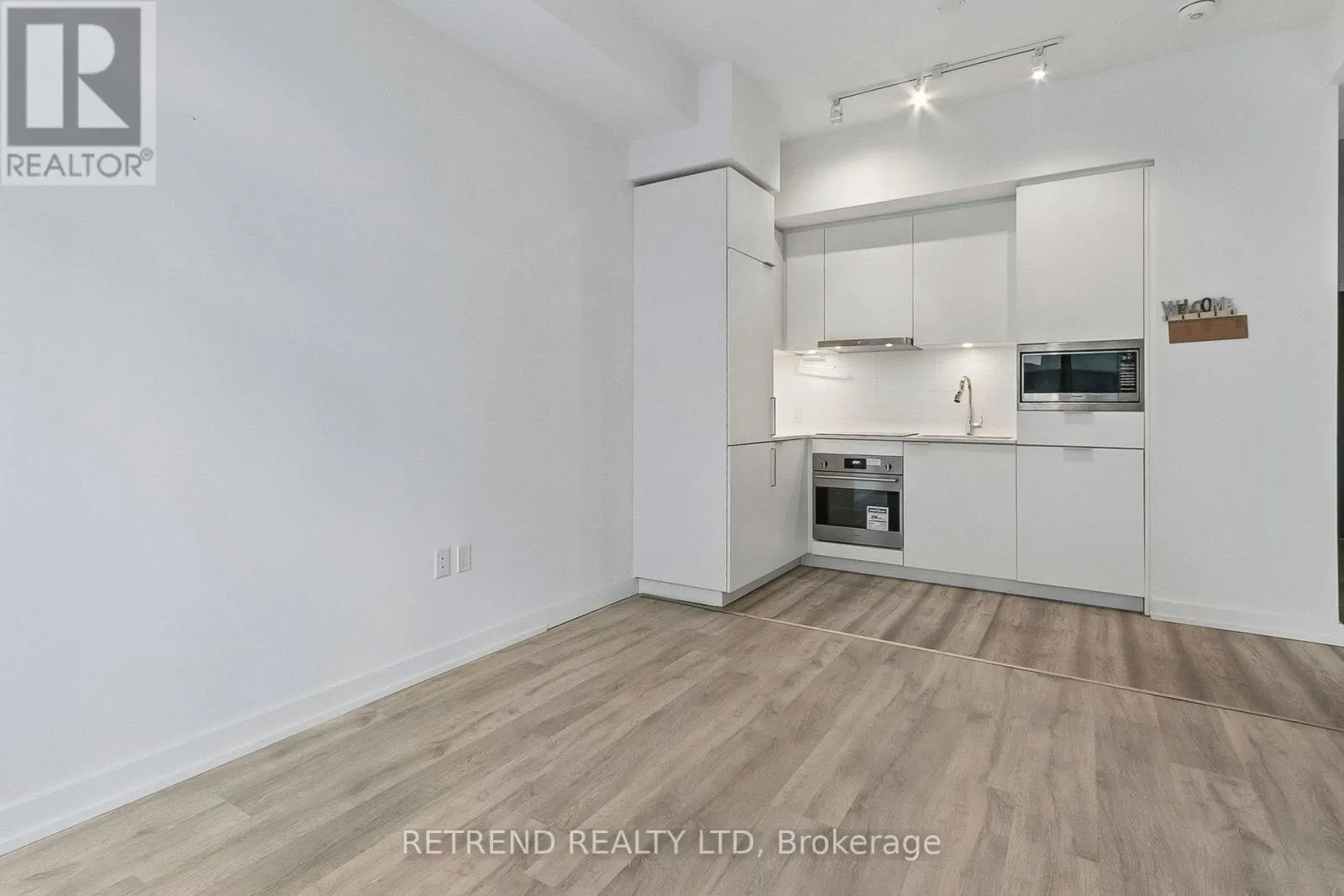 7 GOLDEN LION HEIGHTS