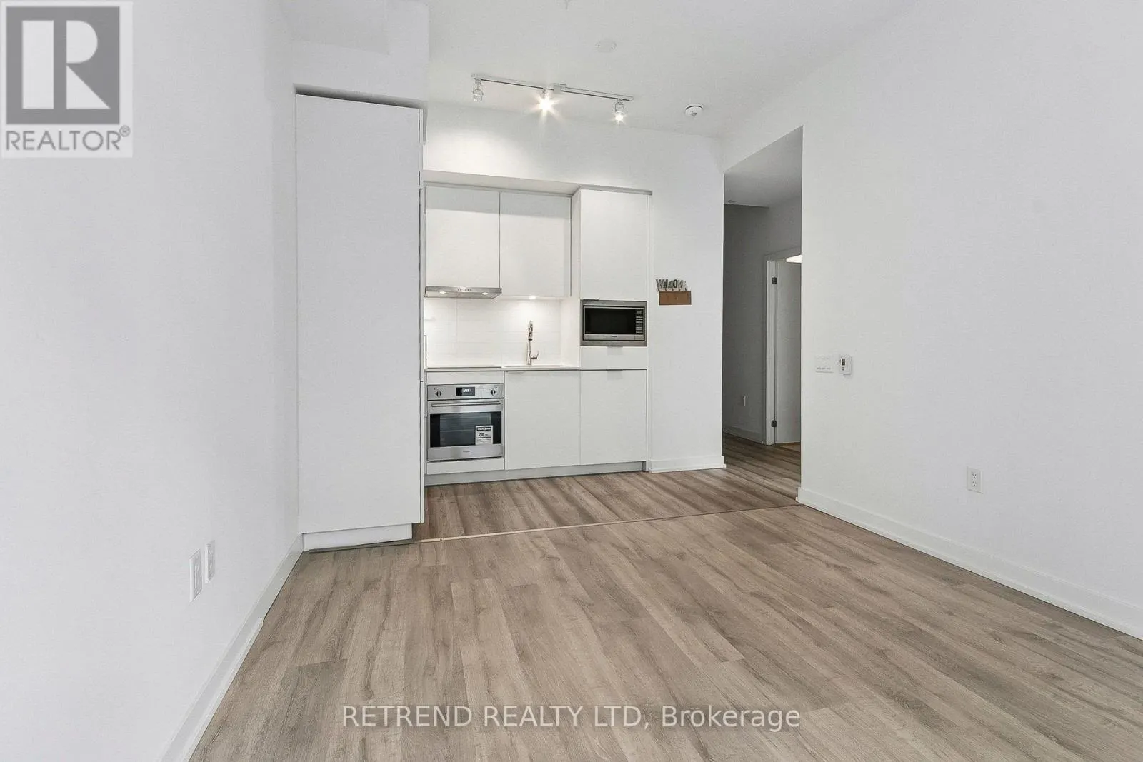 7 GOLDEN LION HEIGHTS