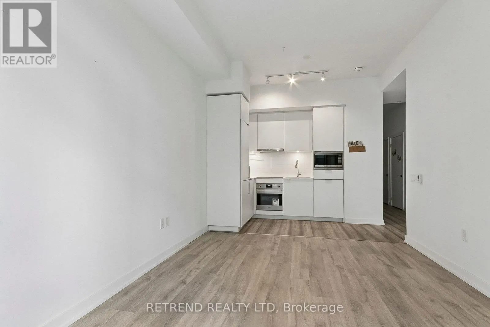 7 GOLDEN LION HEIGHTS