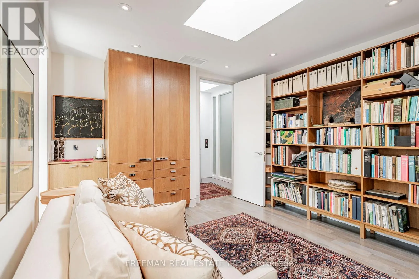 UPPER - 21 HOWLAND AVENUE