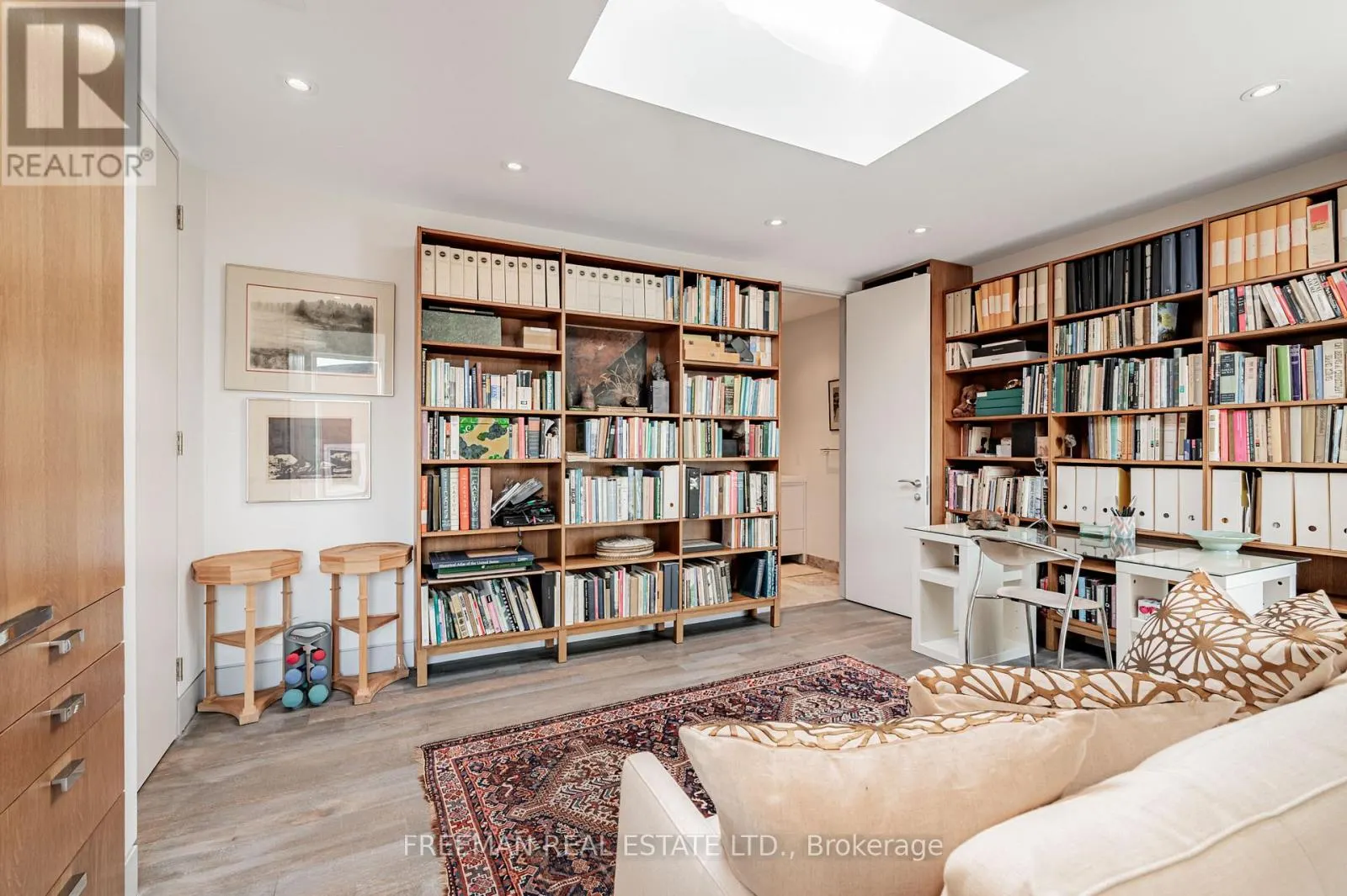 UPPER - 21 HOWLAND AVENUE