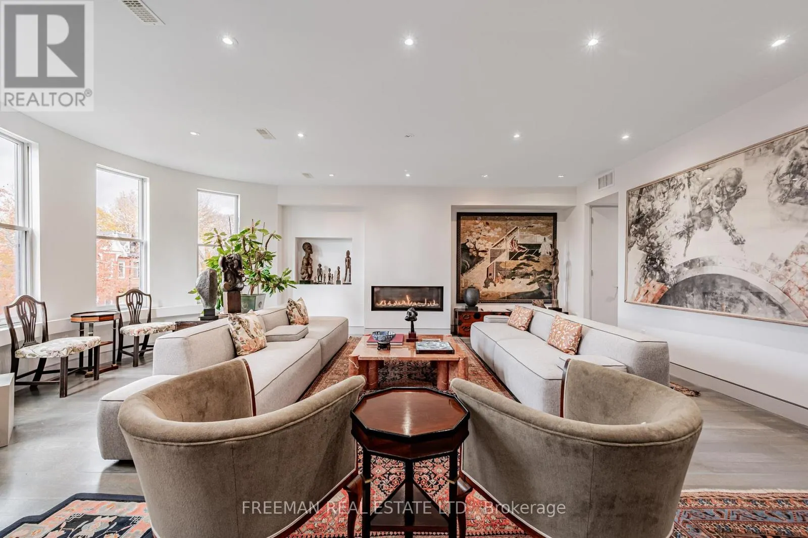 UPPER - 21 HOWLAND AVENUE