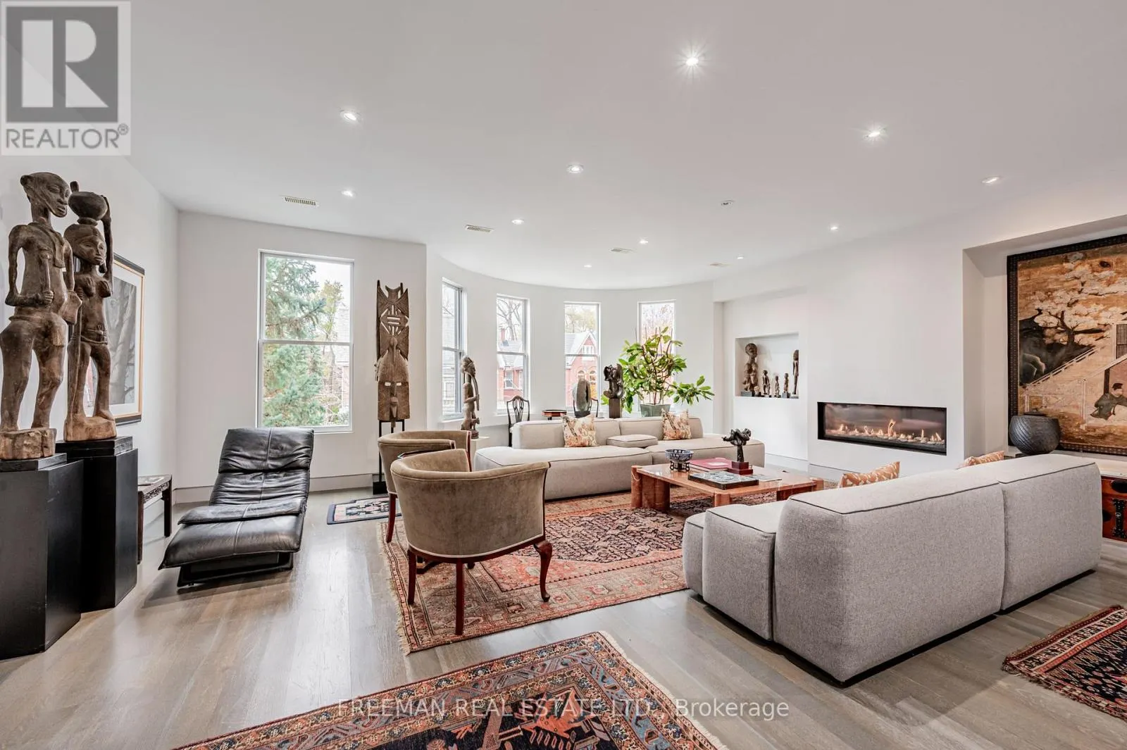 UPPER - 21 HOWLAND AVENUE
