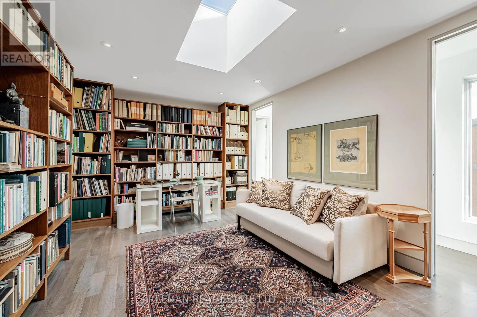 UPPER - 21 HOWLAND AVENUE
