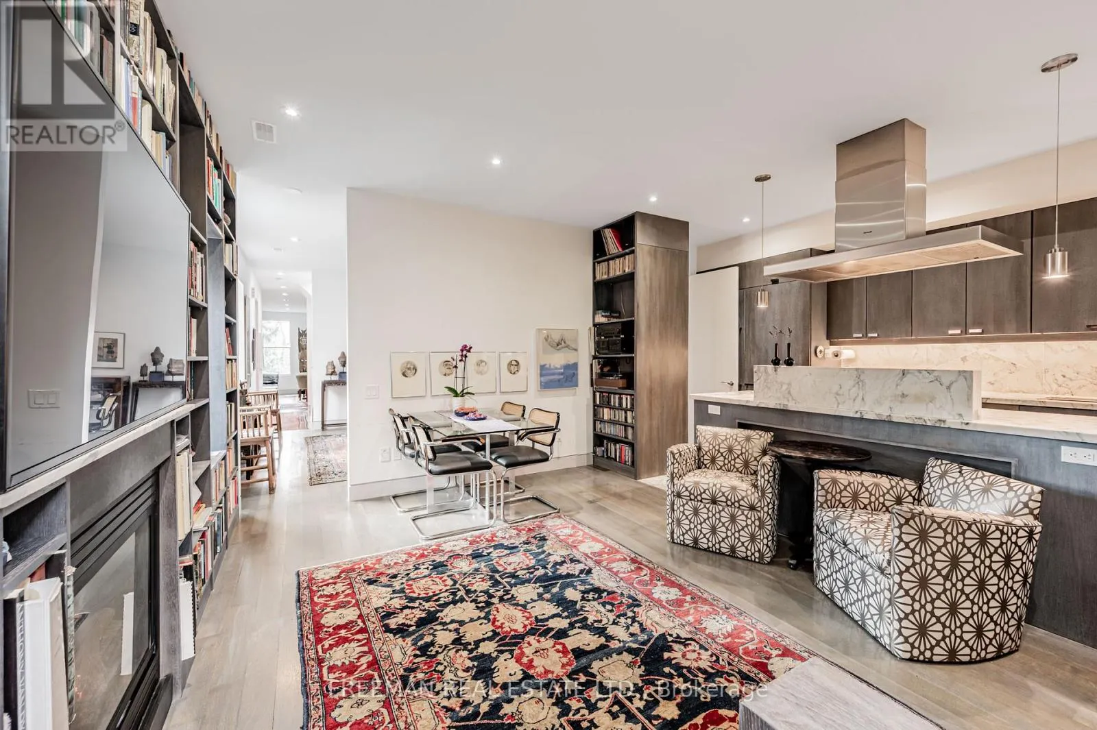 UPPER - 21 HOWLAND AVENUE