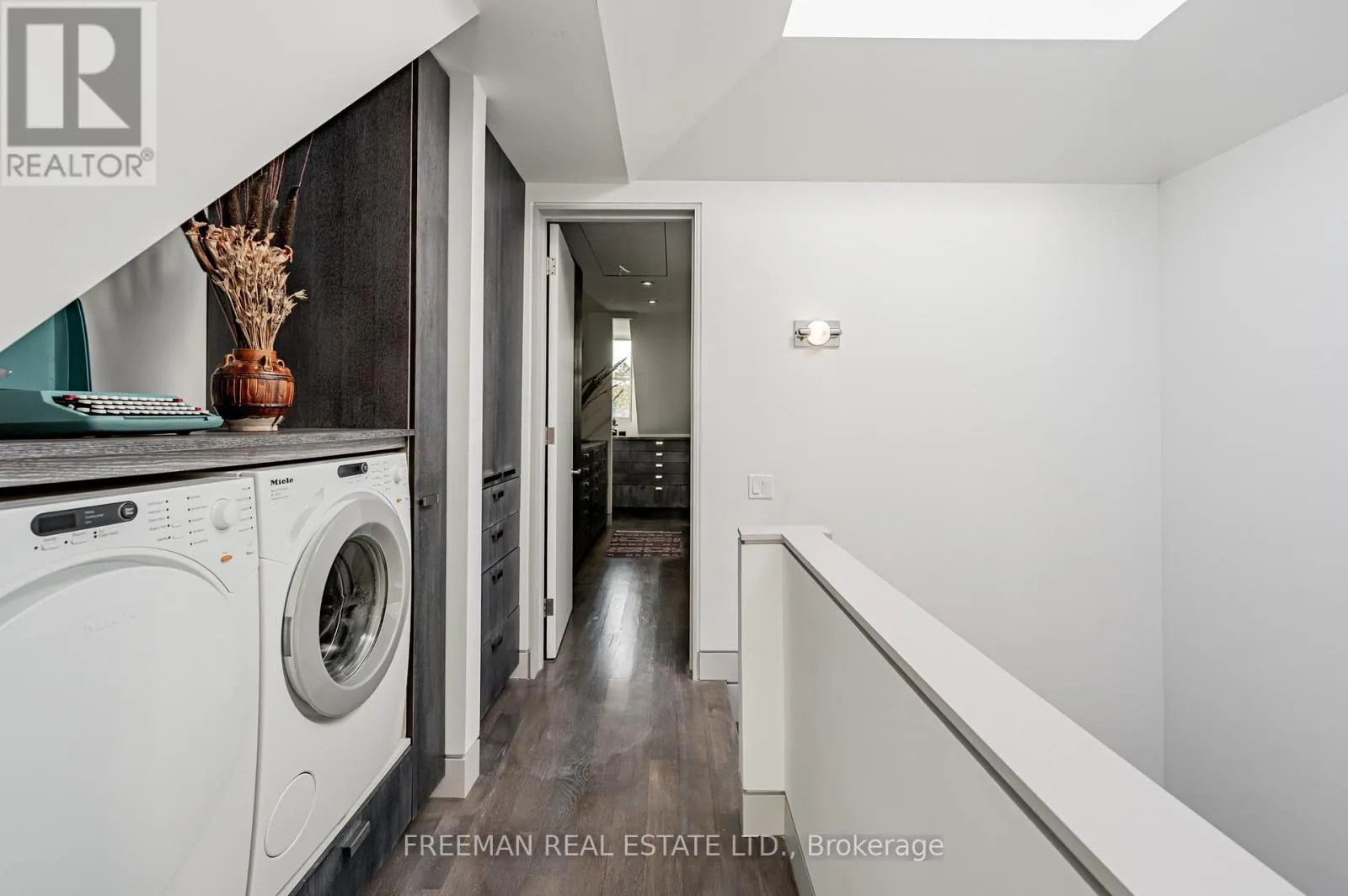 UPPER - 21 HOWLAND AVENUE