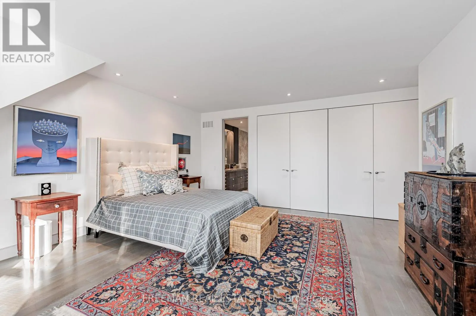 UPPER - 21 HOWLAND AVENUE
