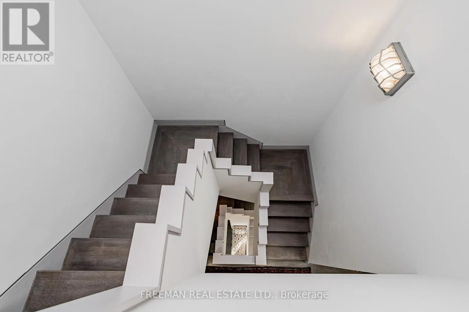 UPPER - 21 HOWLAND AVENUE