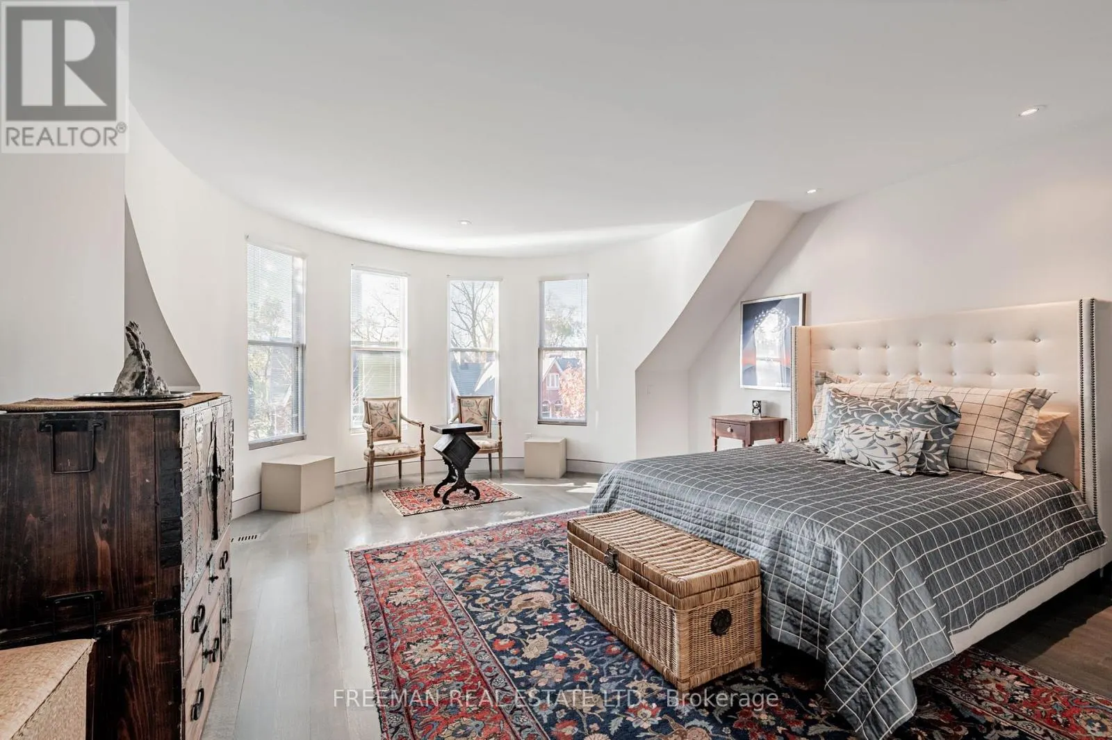UPPER - 21 HOWLAND AVENUE