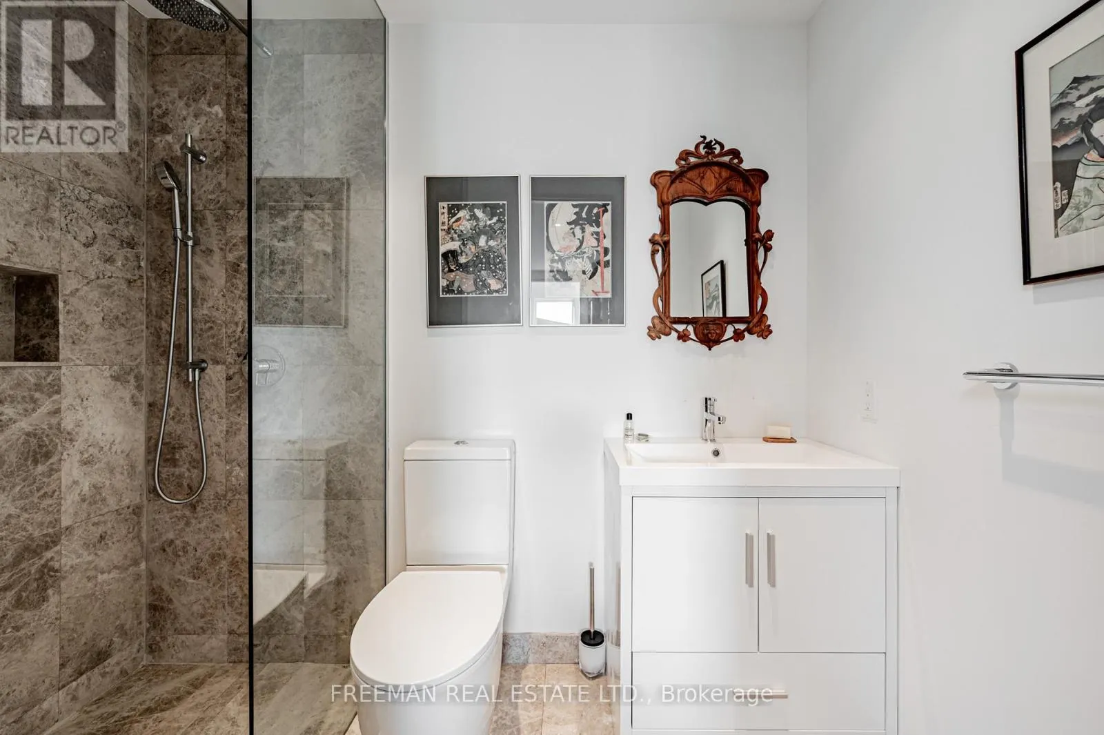 UPPER - 21 HOWLAND AVENUE