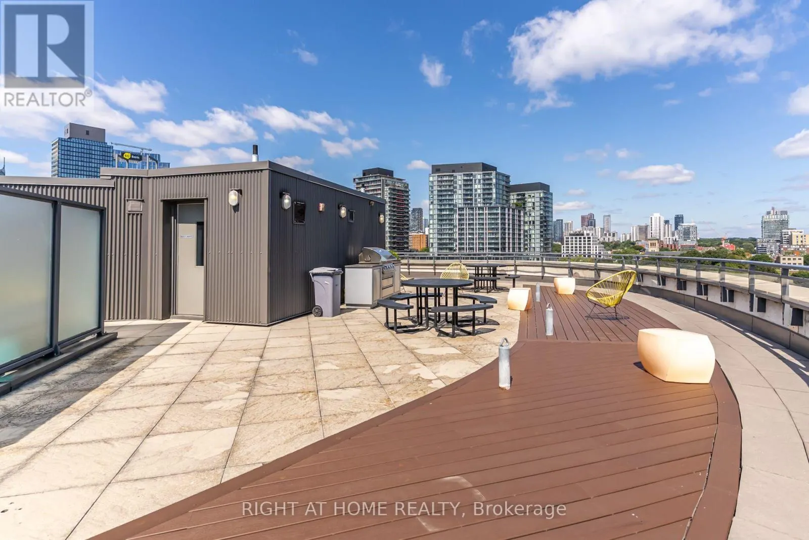 805 - 90 TRINITY STREET