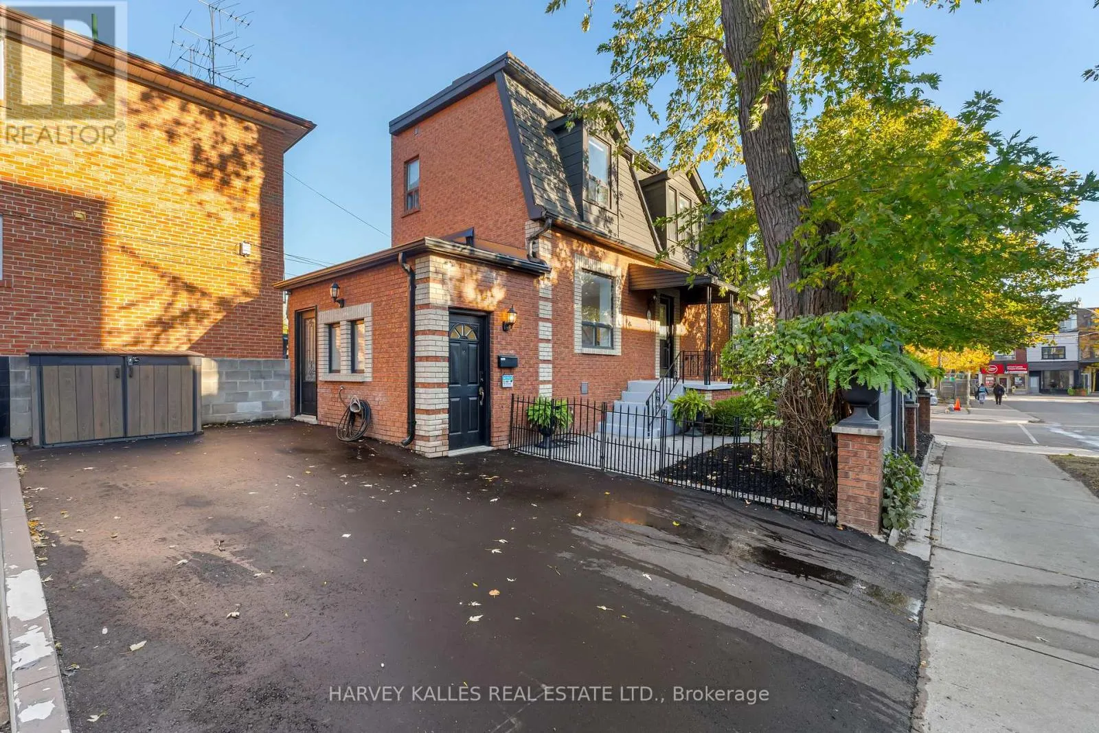 15 MARKHAM STREET