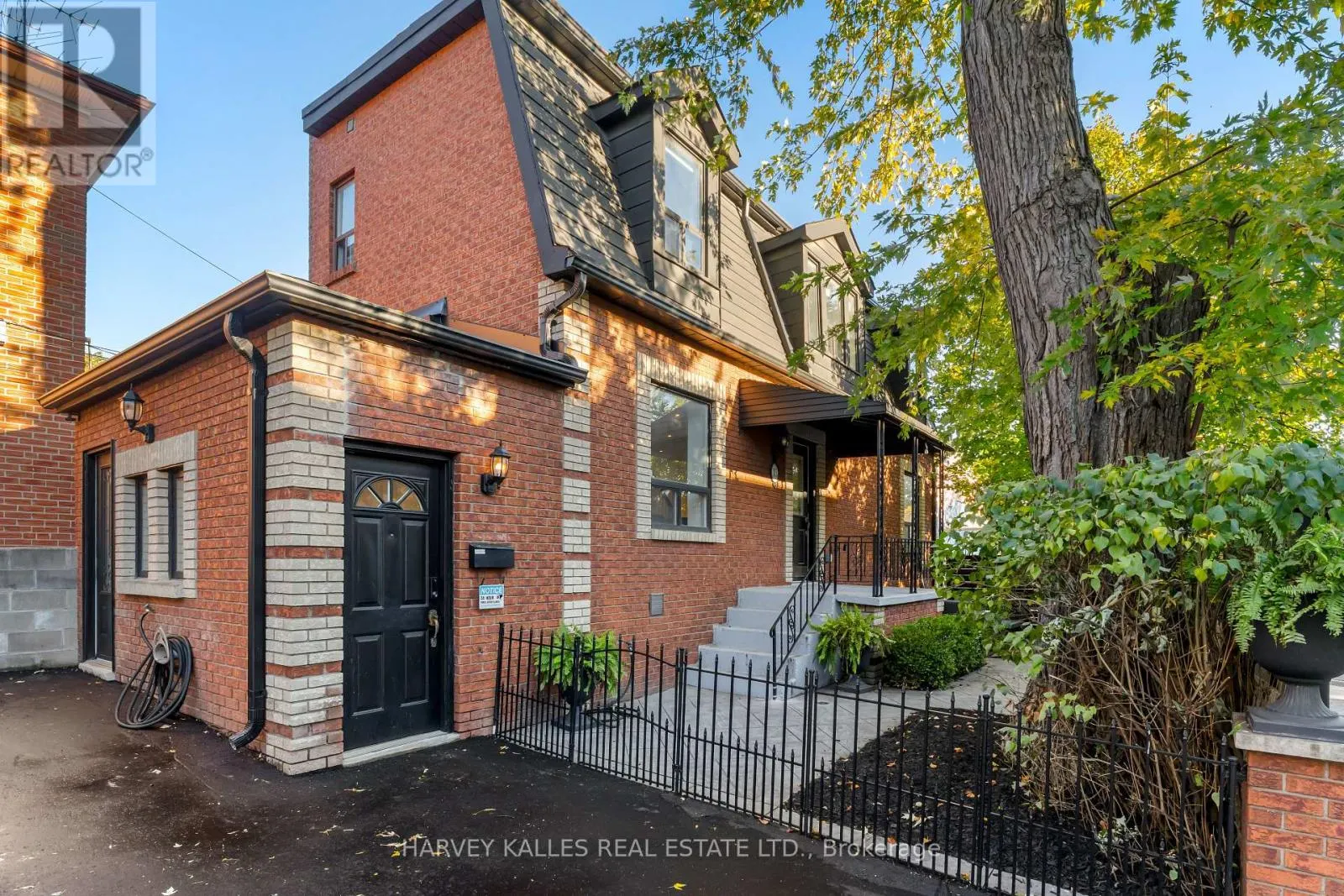 15 MARKHAM STREET