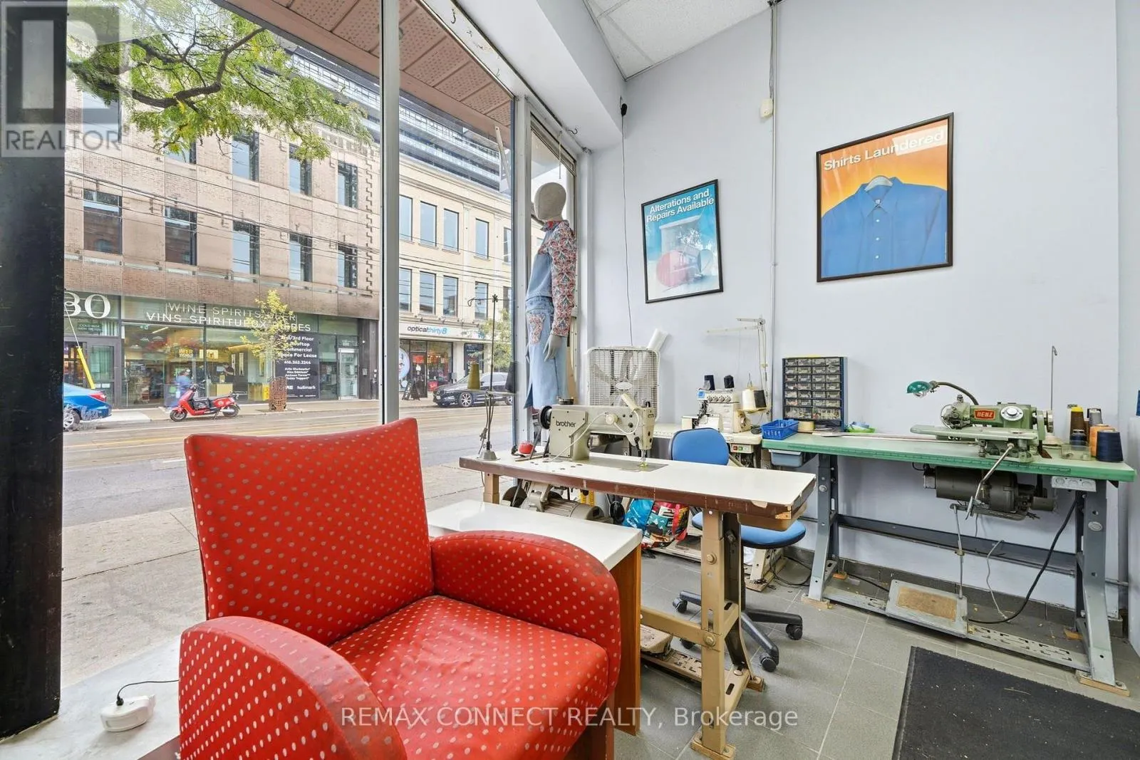 544 QUEEN STREET W