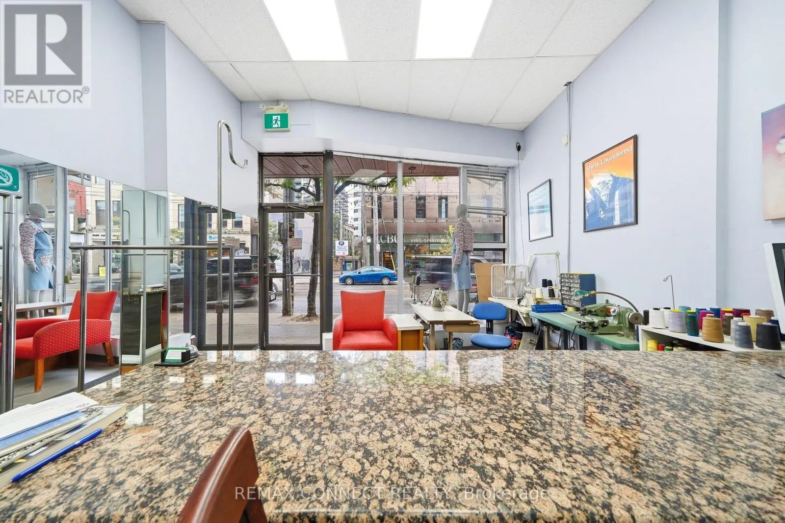 544 QUEEN STREET W