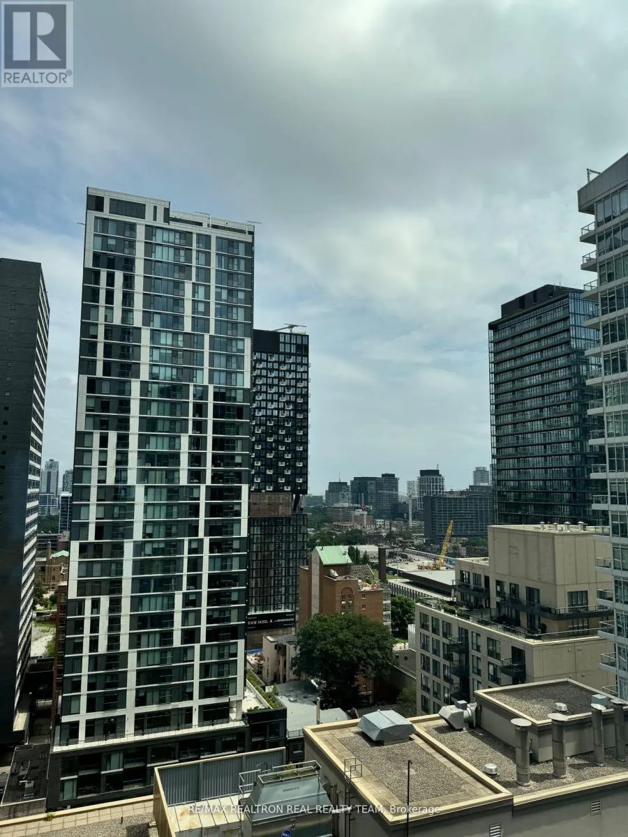 1902 - 82 DALHOUSIE STREET