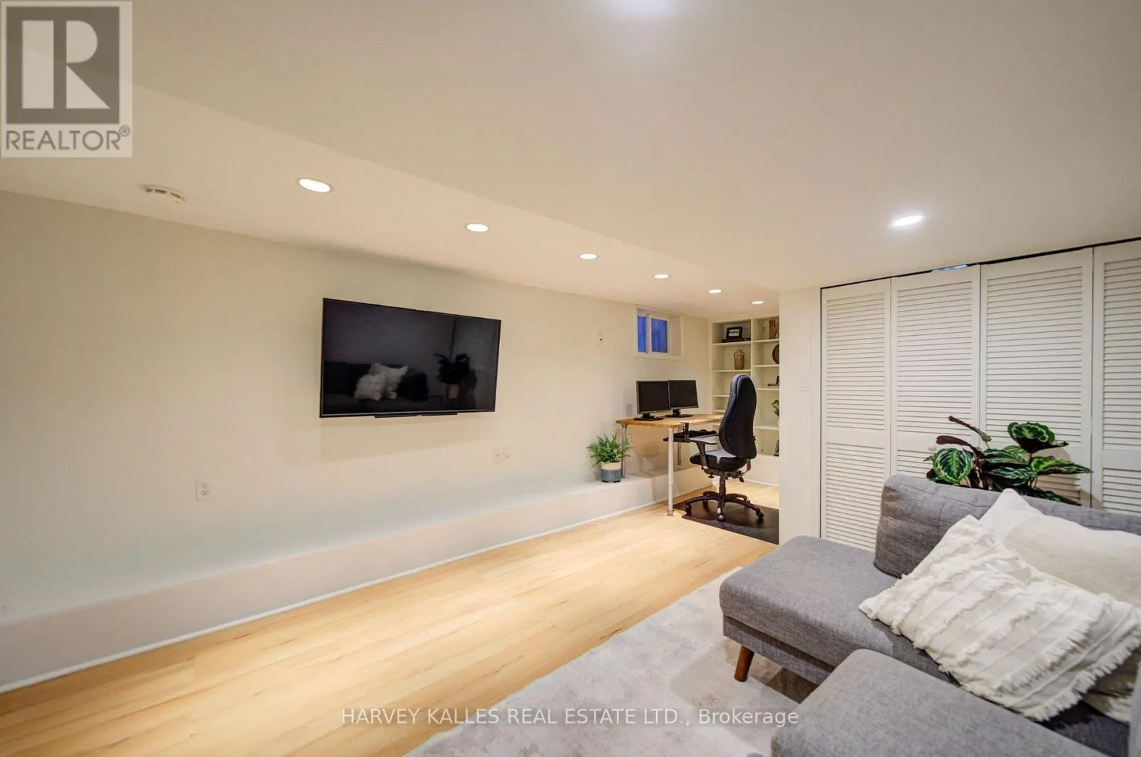 34 KENWOOD AVENUE
