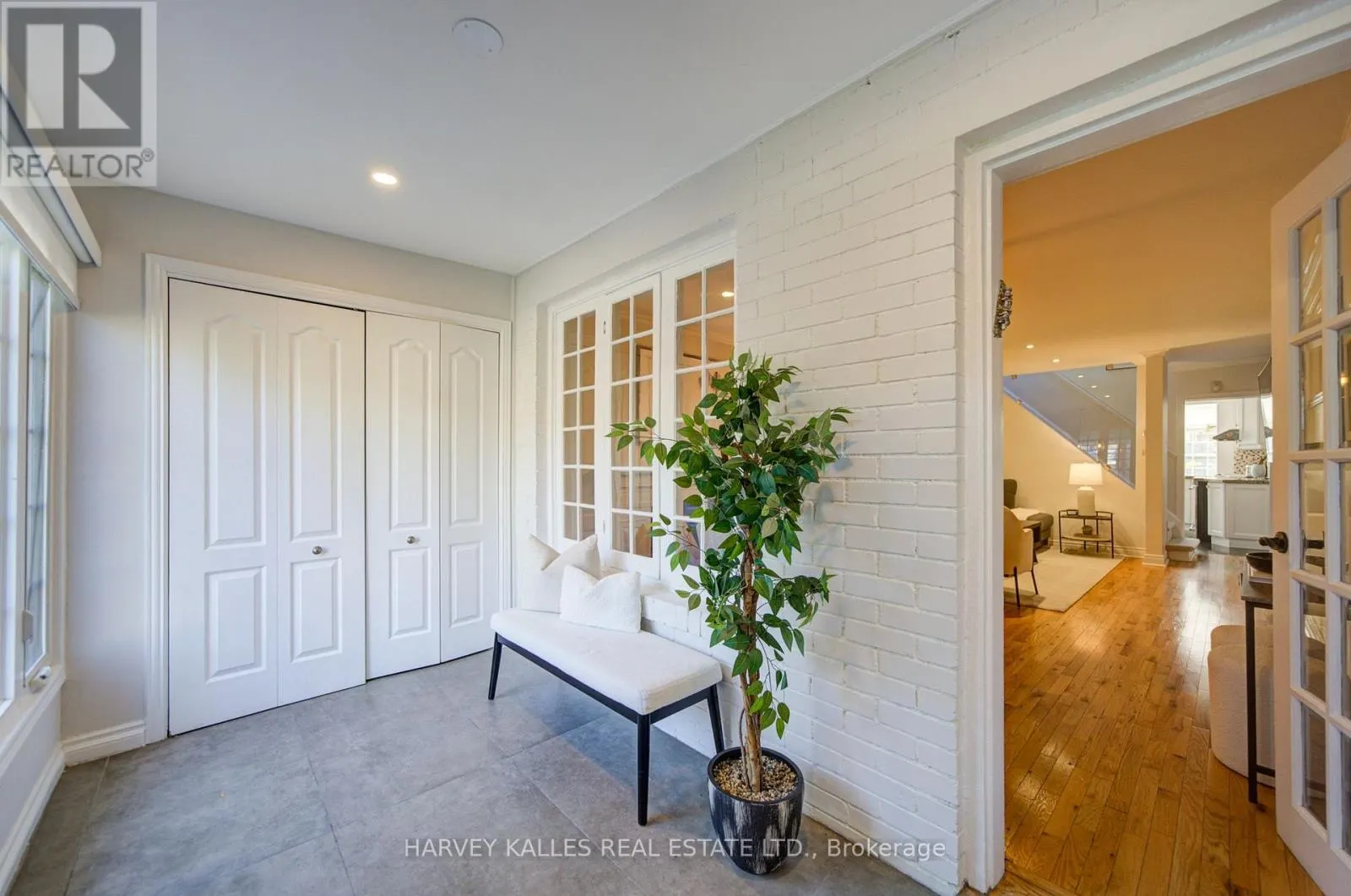 34 KENWOOD AVENUE