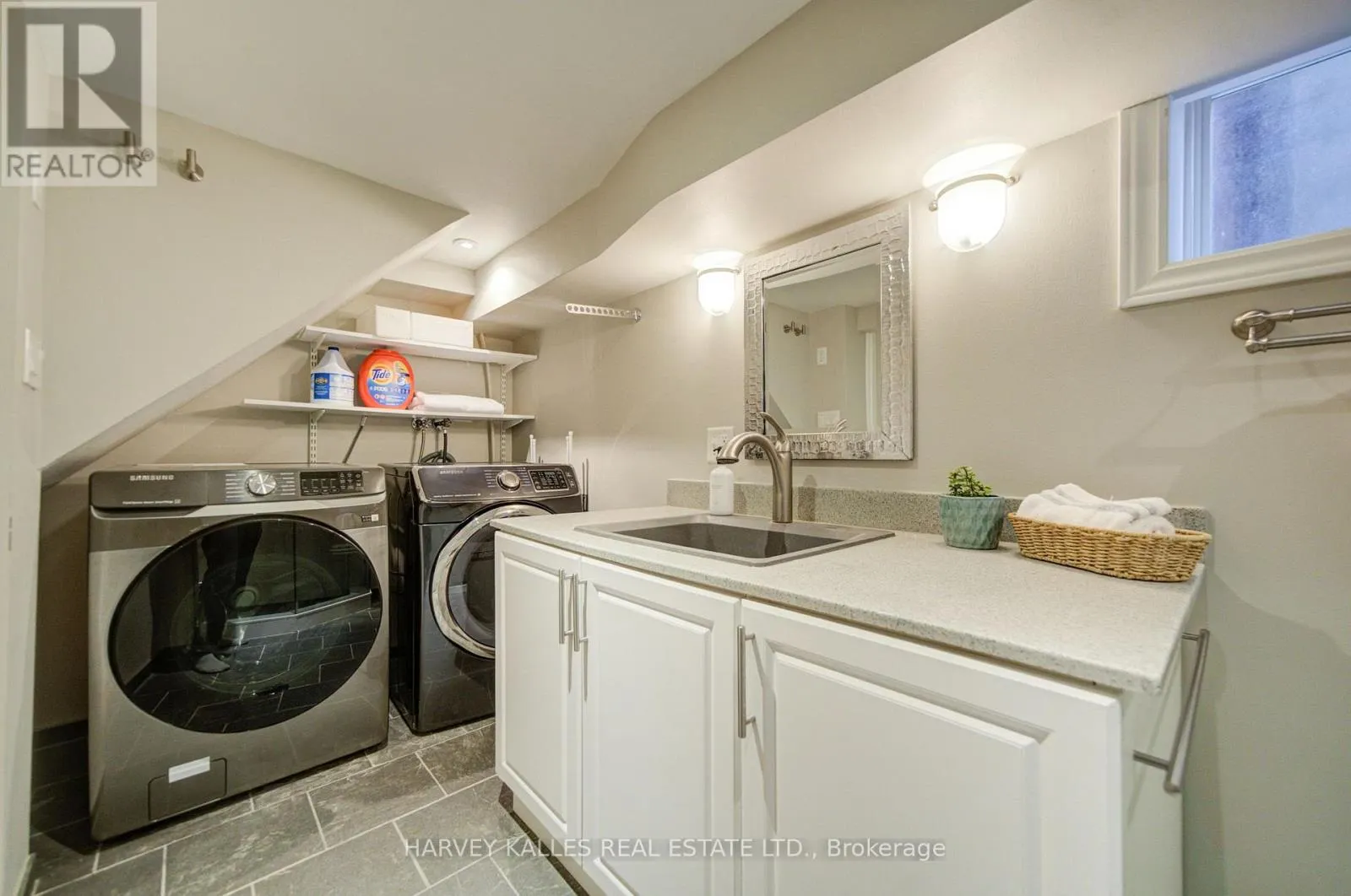 34 KENWOOD AVENUE