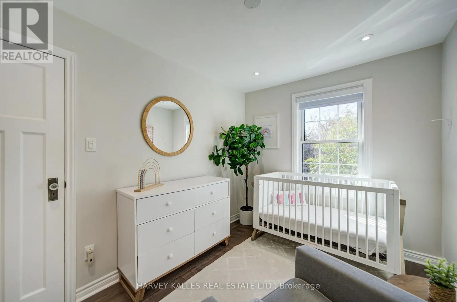 34 KENWOOD AVENUE