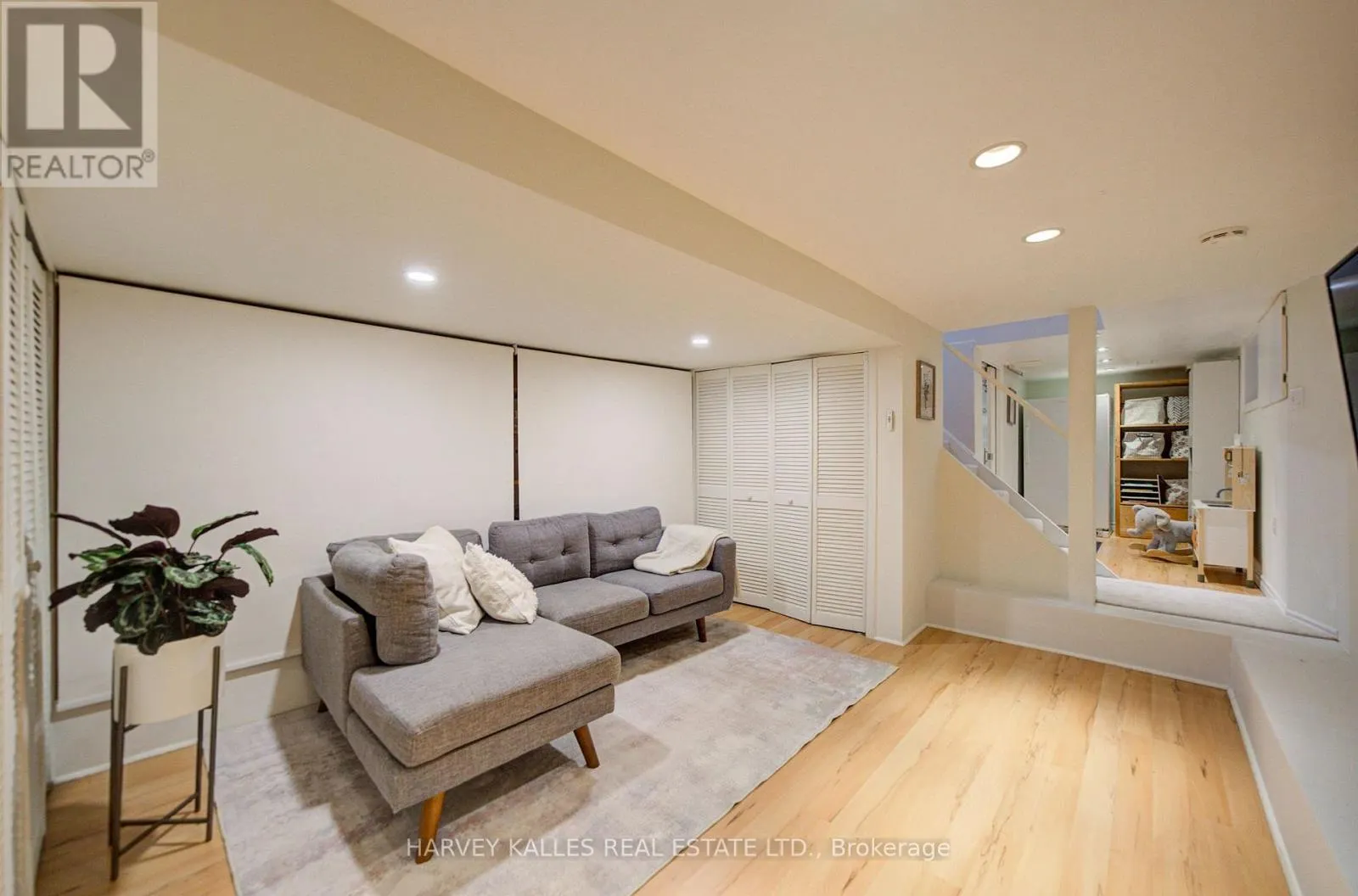 34 KENWOOD AVENUE