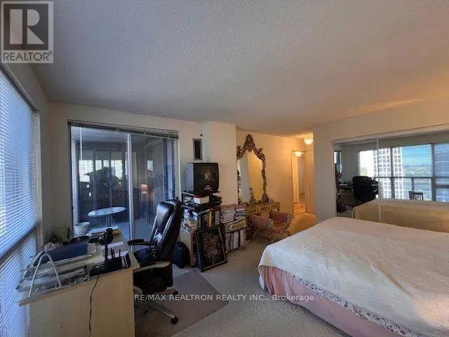 1707 - 18 HOLLYWOOD AVENUE