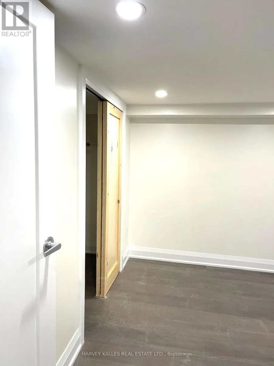 LOWER - 488 LANSDOWNE AVENUE