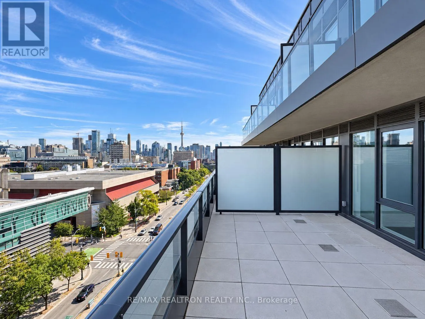 1004 - 664 SPADINA AVENUE