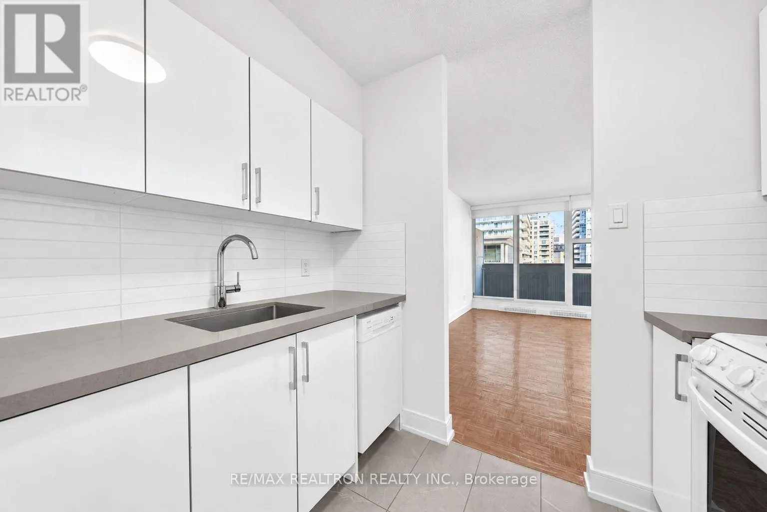 1108 - 33 ISABELLA STREET