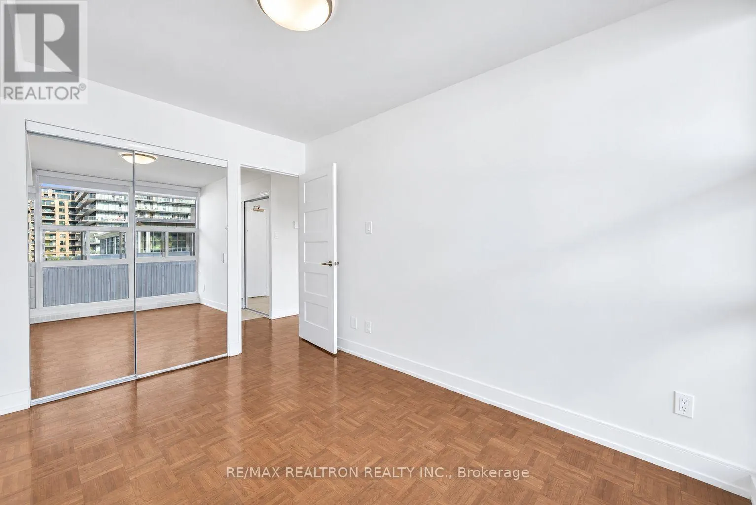 1108 - 33 ISABELLA STREET