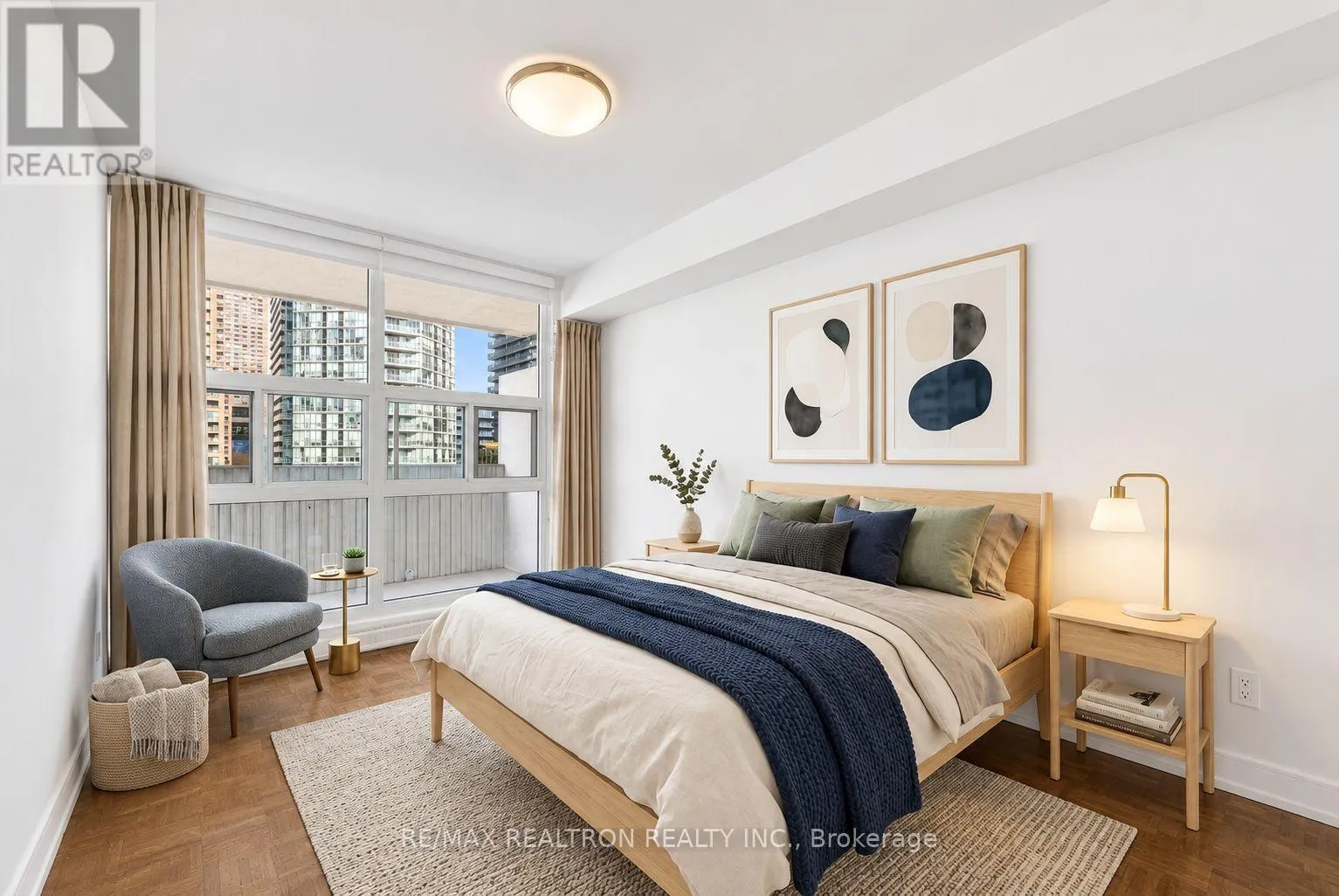 1108 - 33 ISABELLA STREET