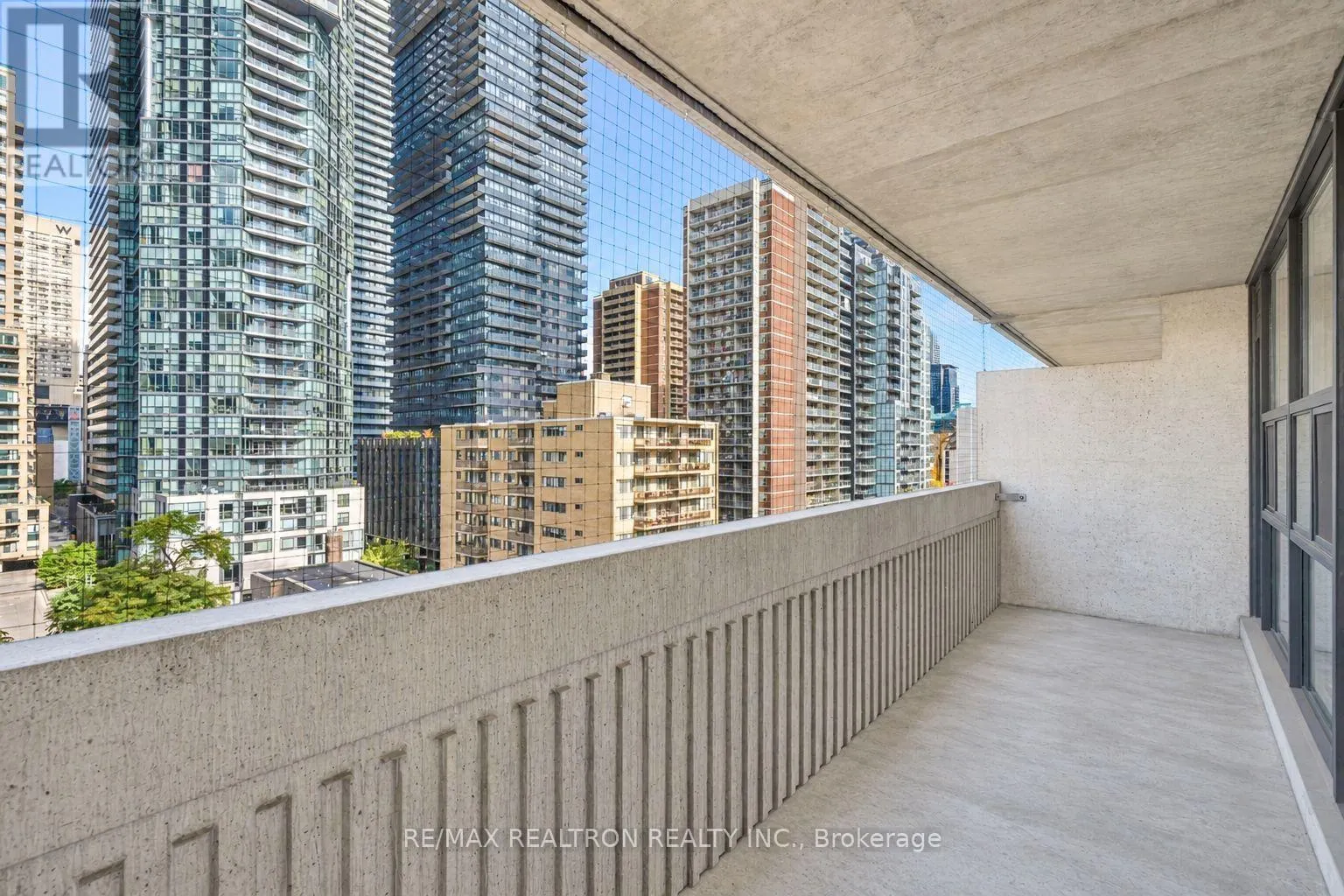 1108 - 33 ISABELLA STREET