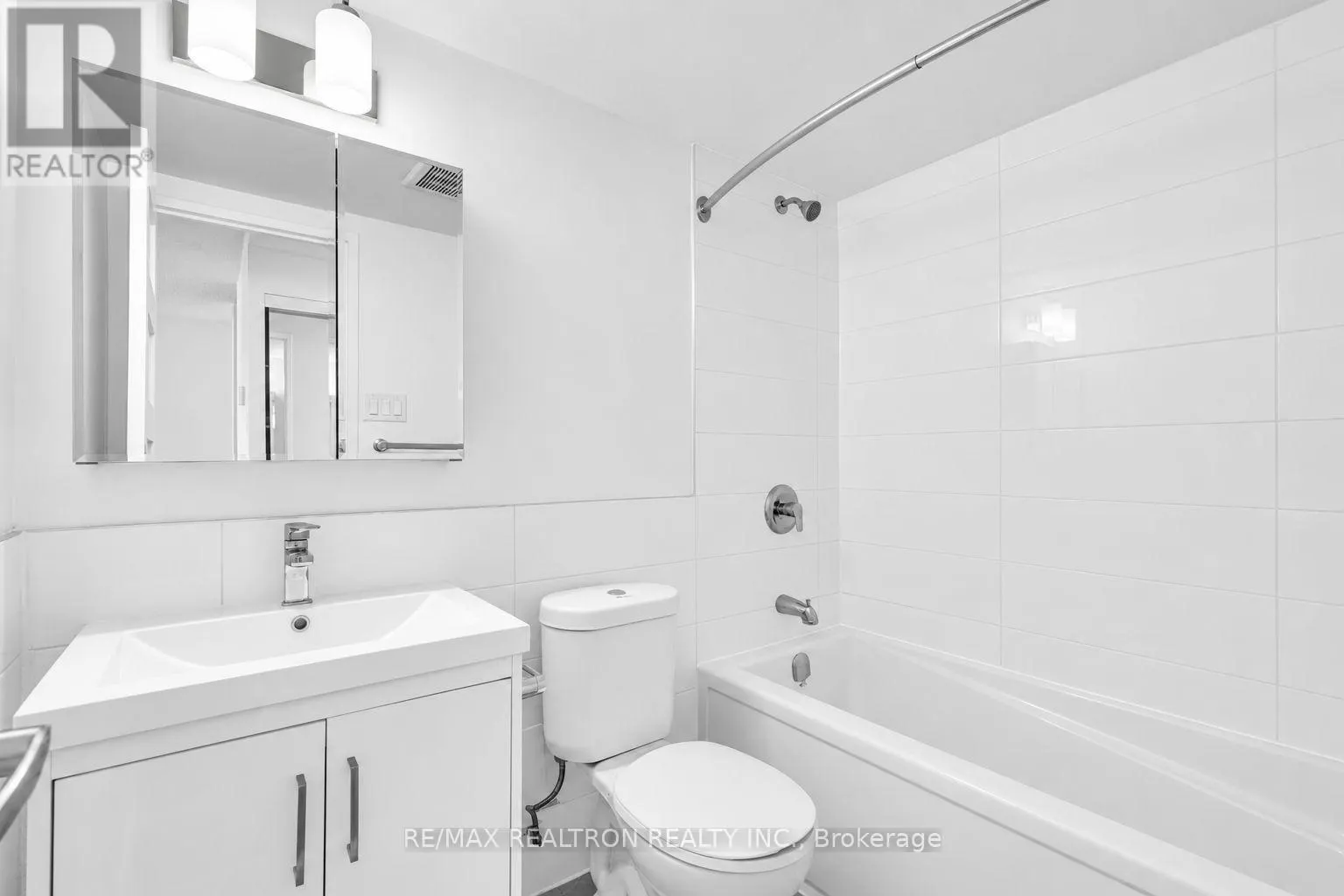 1108 - 33 ISABELLA STREET