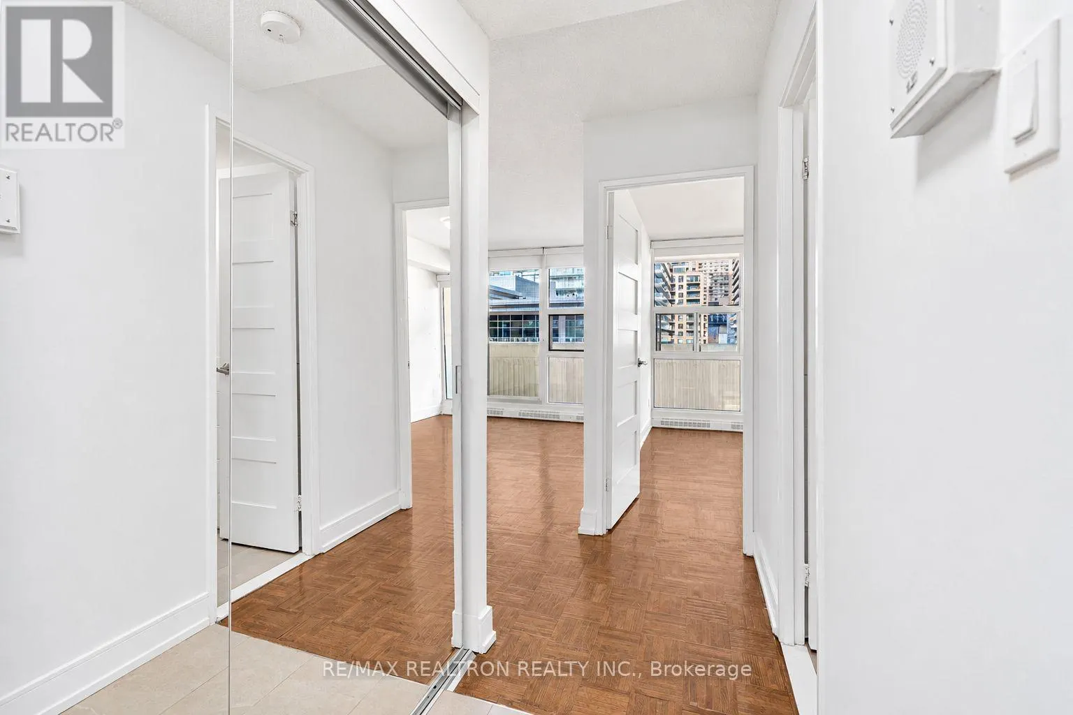 1108 - 33 ISABELLA STREET