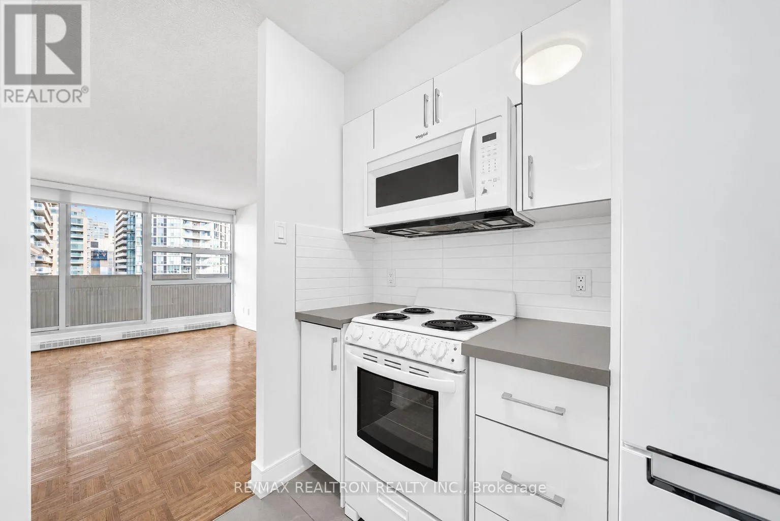 1108 - 33 ISABELLA STREET