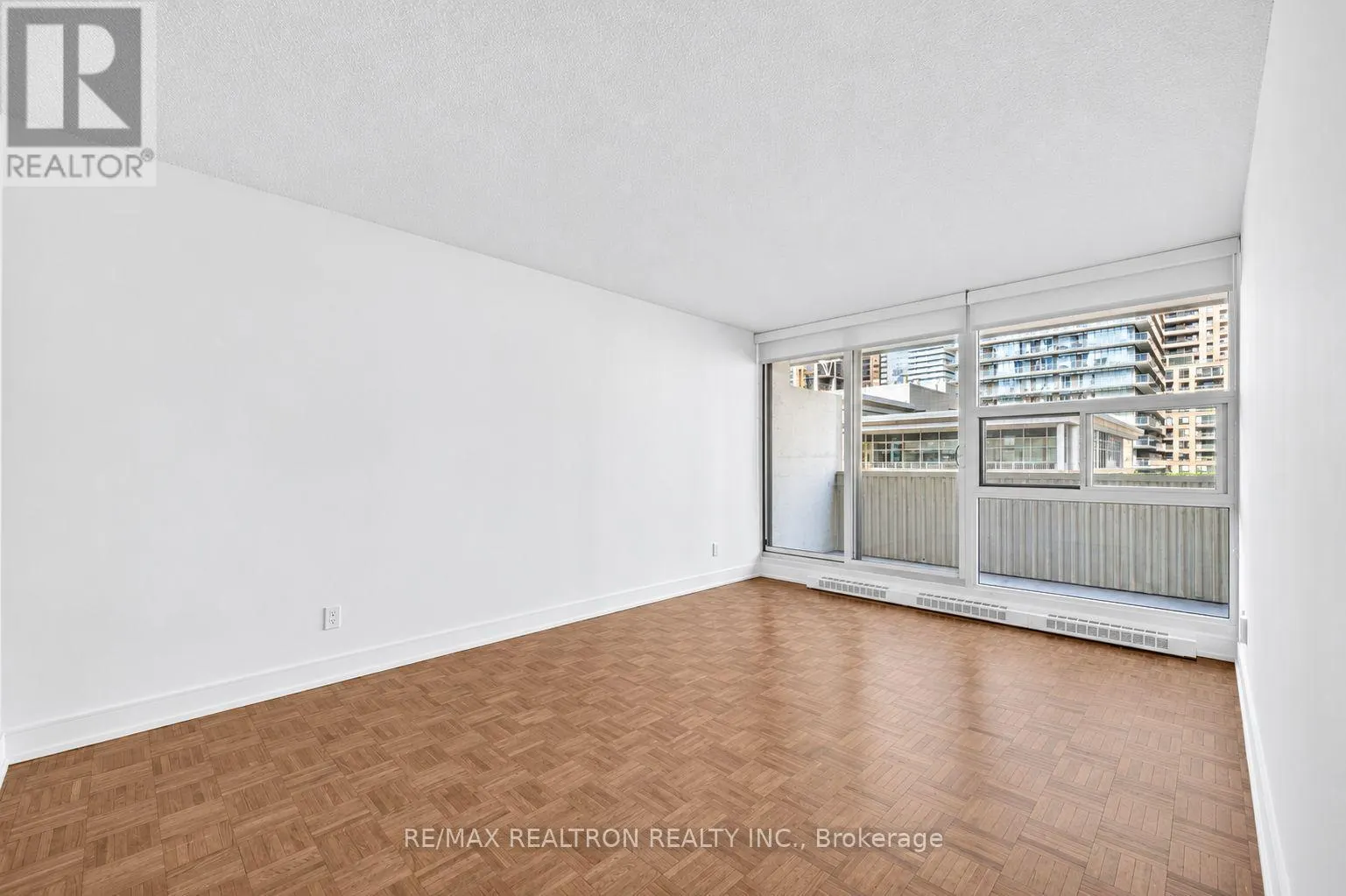 1108 - 33 ISABELLA STREET