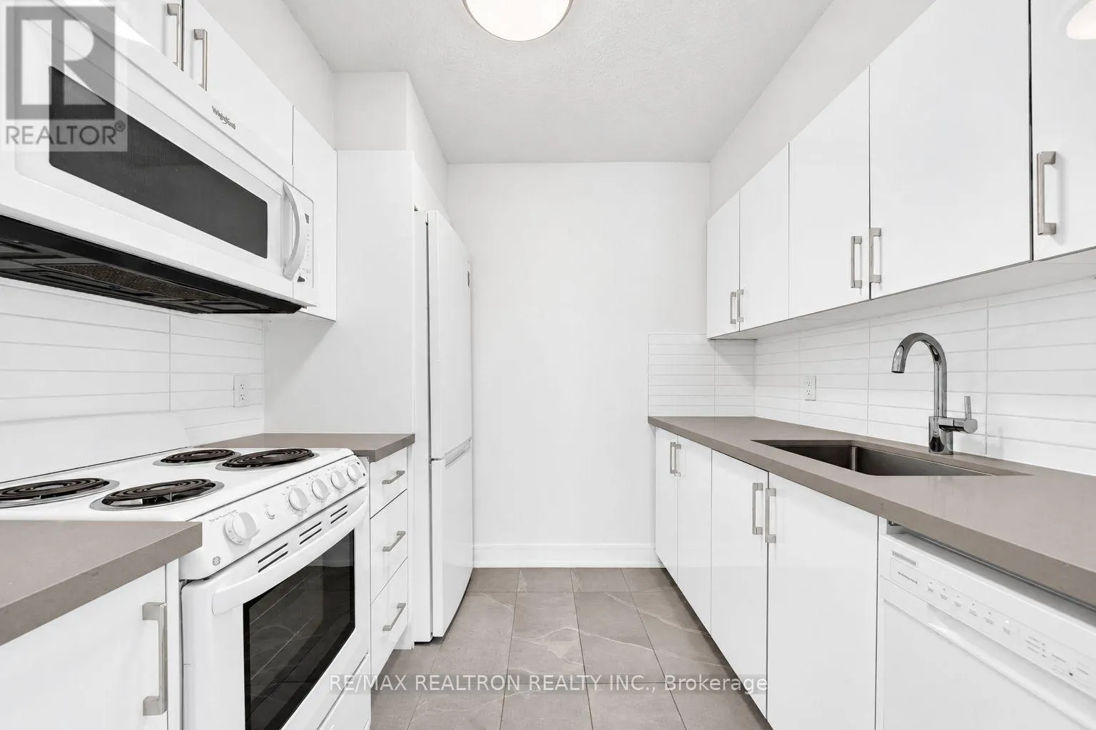 1108 - 33 ISABELLA STREET