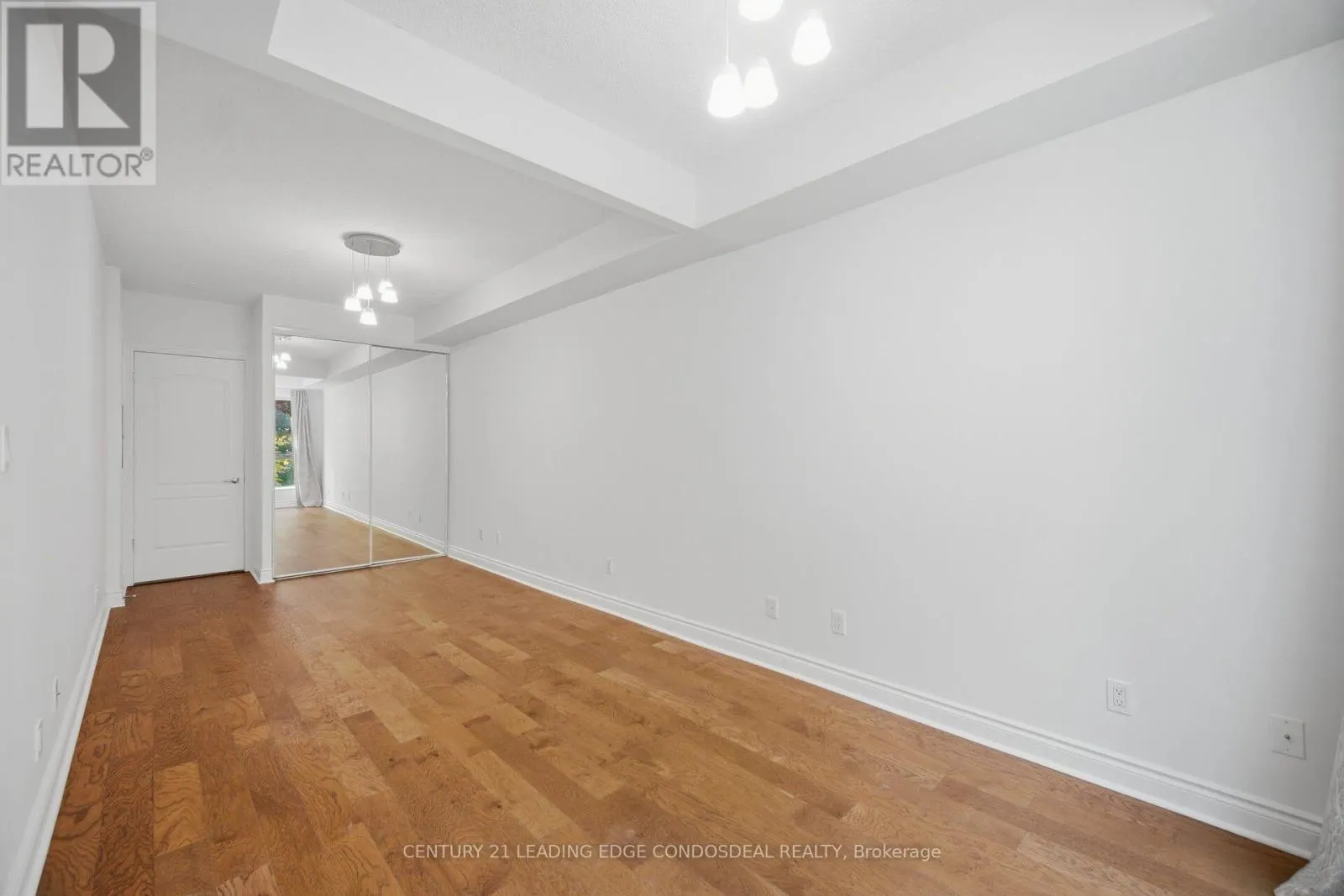 322 - 11 WILLIAM CARSON CRESCENT