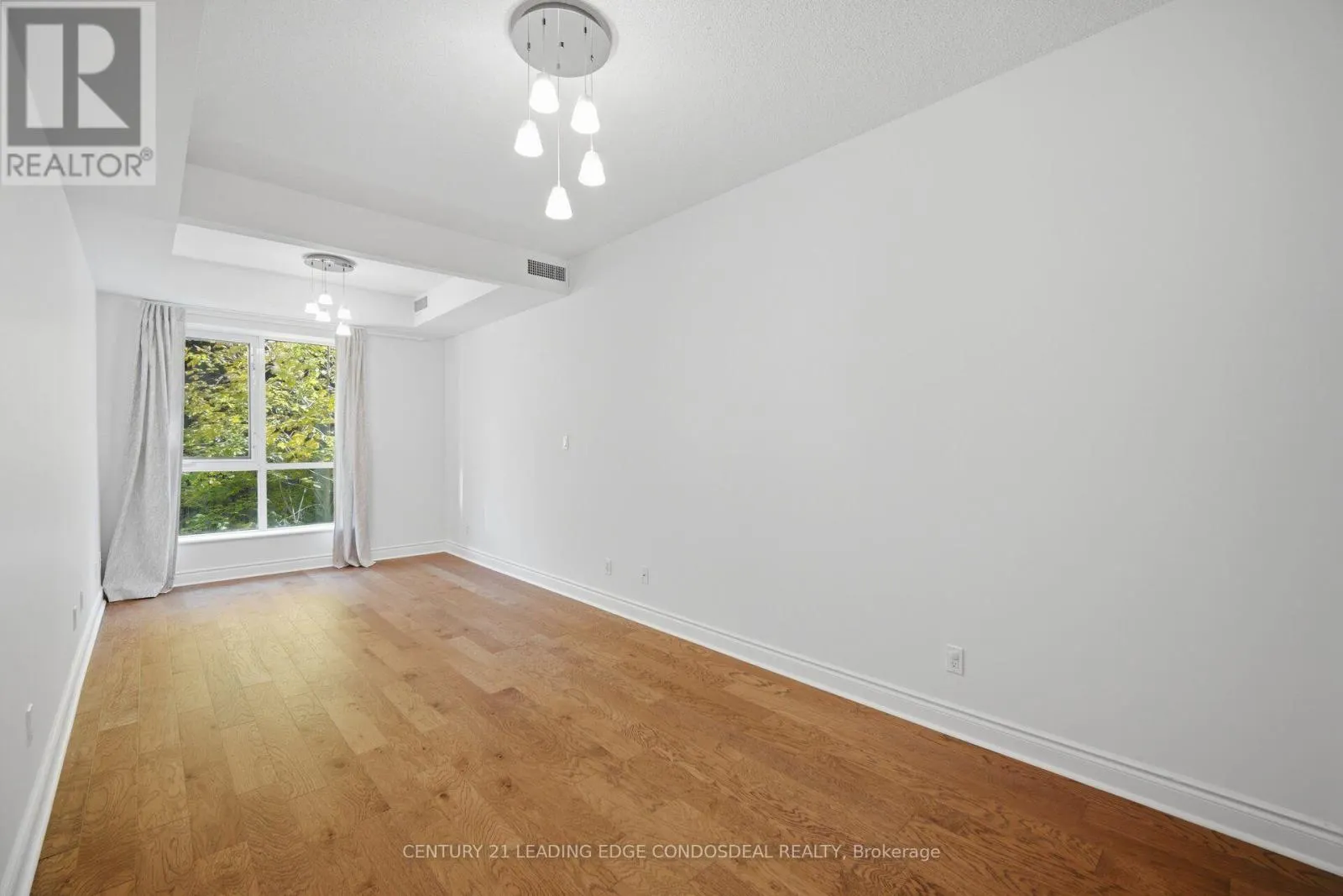 322 - 11 WILLIAM CARSON CRESCENT