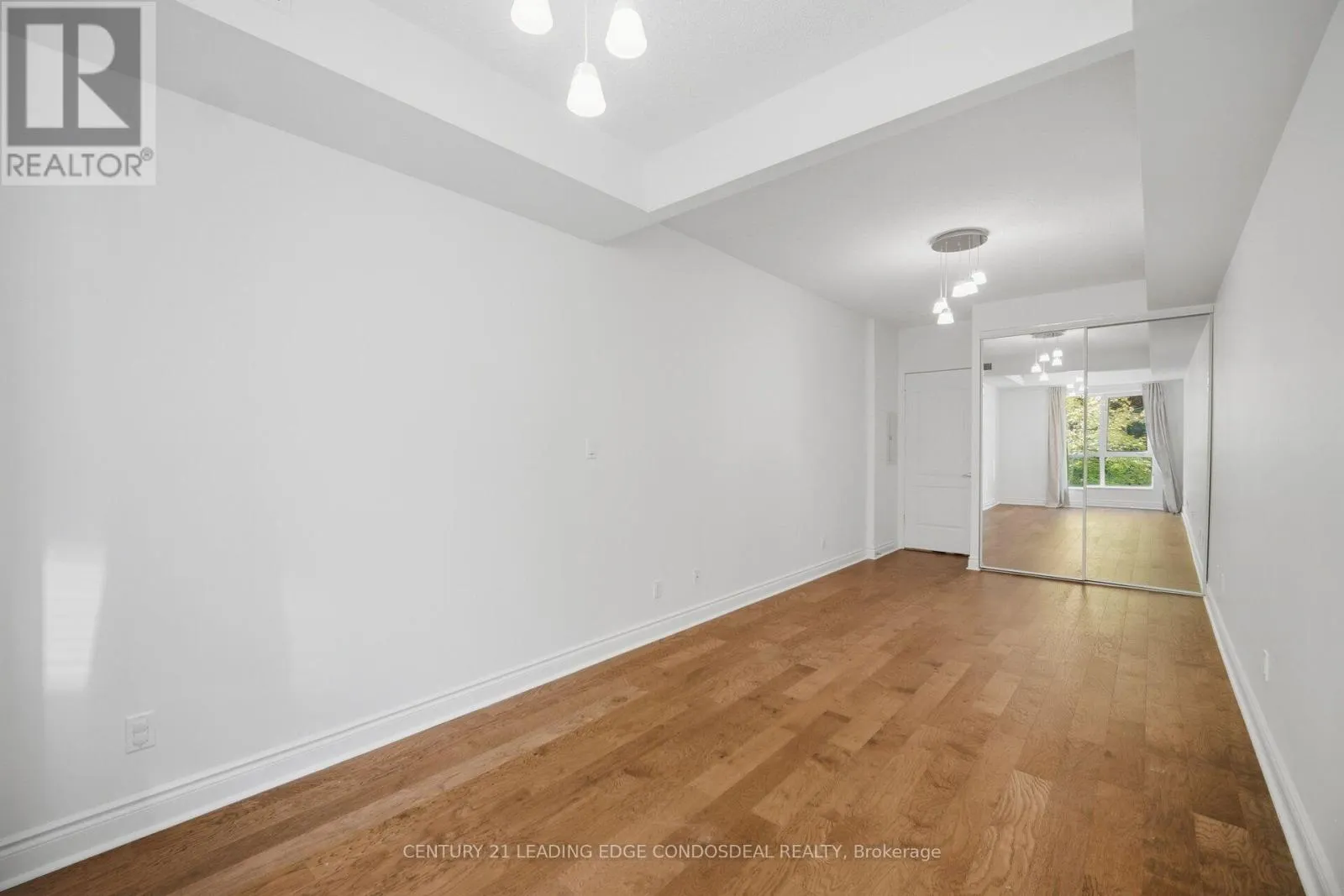 322 - 11 WILLIAM CARSON CRESCENT