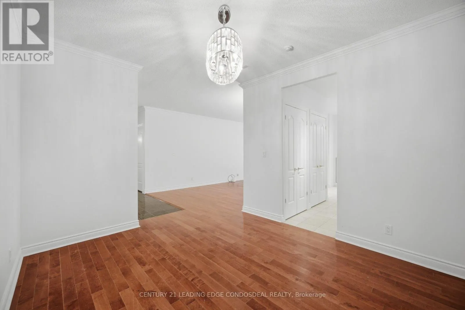 322 - 11 WILLIAM CARSON CRESCENT