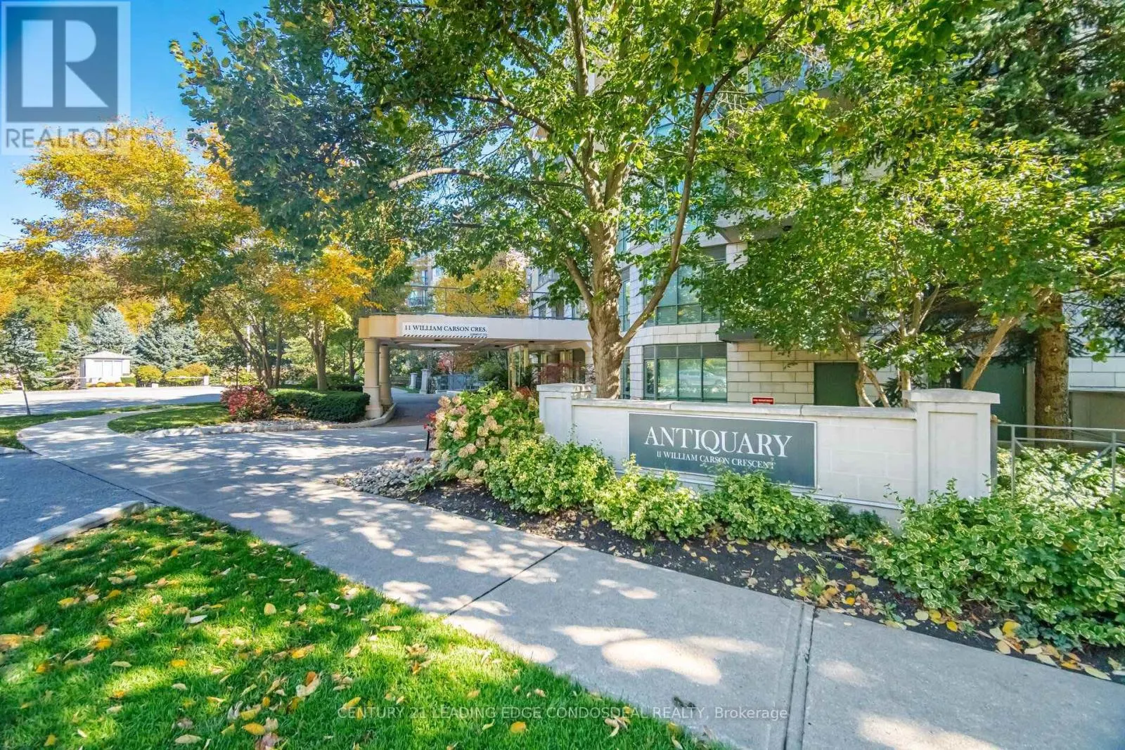 322 - 11 WILLIAM CARSON CRESCENT