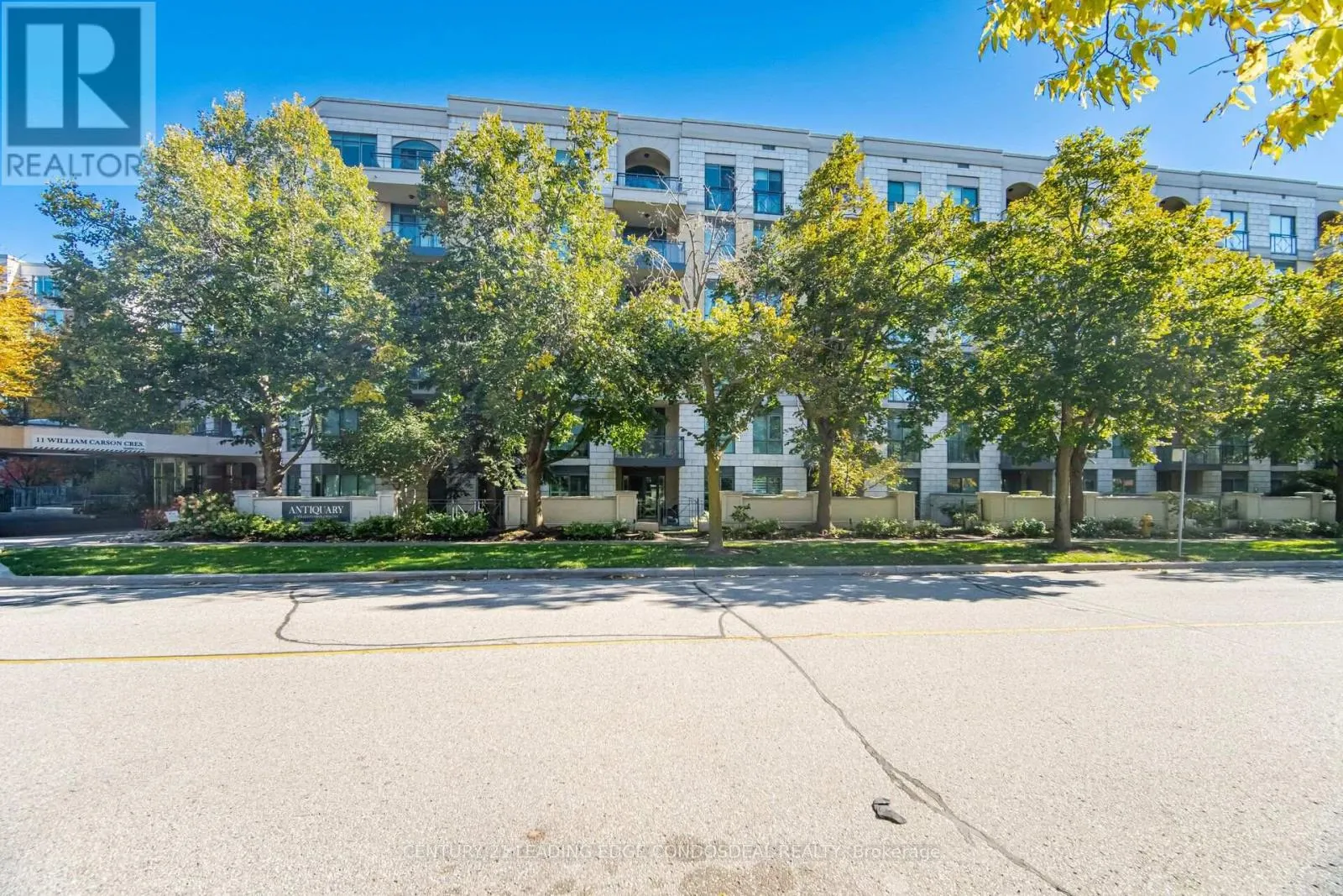 322 - 11 WILLIAM CARSON CRESCENT