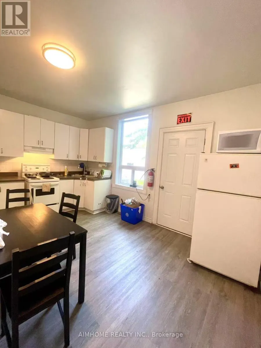 625 BATHURST STREET